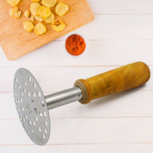 10200 wooden handle potato masher 1pc