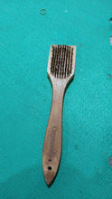 18373 wooden handle wire brush