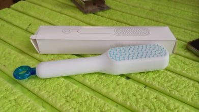 13069 self clea massage comb n box